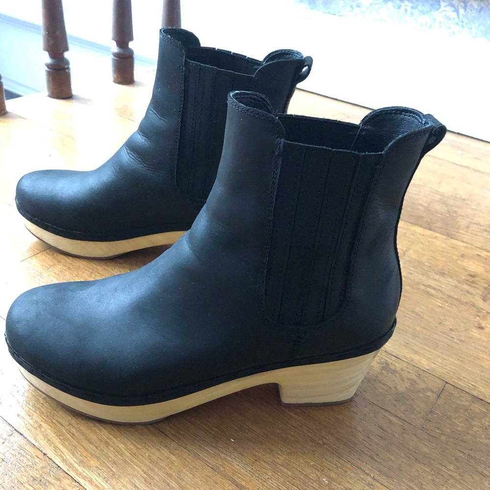 Frye and Co.
Odessa Chelsea in Black